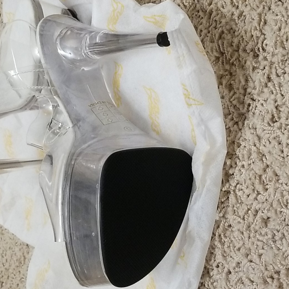 Clear / Transparent Heels - Picture 3 of 5
